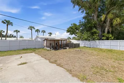 102 Crescent Lake Dr, North Fort Myers, FL 33917 - Photo 34