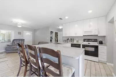 102 Crescent Lake Dr, North Fort Myers, FL 33917 - Photo 10