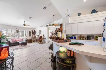 213 SE 4th Pl, Cape Coral, FL 33990 - Photo 4