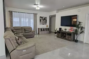 918 NE 13th St, Cape Coral, FL 33909 - Photo 4