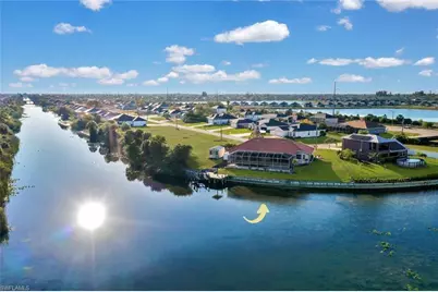 814 NW 11th Pl, Cape Coral, FL 33993 - Photo 4