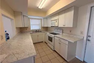 1212 SE 2nd Pl, Cape Coral, FL 33990 - Photo 4