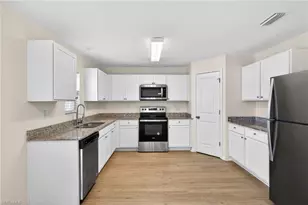 921 Jacaranda Pkwy E, Cape Coral, FL 33909 - Photo 6