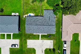 1720 SE Santa Barbara Pl, Cape Coral, FL 33990 - Photo 24