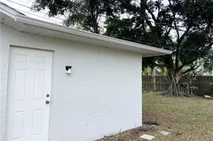 1720 SE Santa Barbara Pl, Cape Coral, FL 33990 - Photo 18