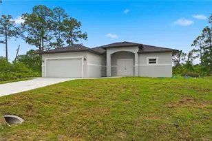 1018 Kent St E, Lehigh Acres, FL 33971 - Photo 4