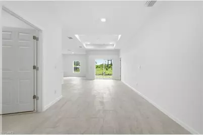 1018 Kent St E, Lehigh Acres, FL 33971 - Photo 6