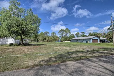 613 Cleveland Ave, Lehigh Acres, FL 33972 - Photo 4