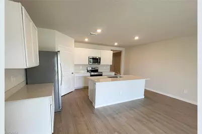 920 NE 10th St, Cape Coral, FL 33909 - Photo 10