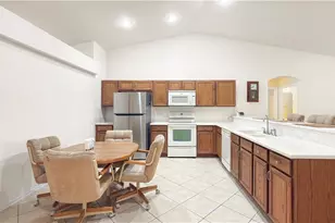 205 SW 42nd St, Cape Coral, FL 33914 - Photo 10