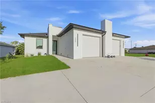 3631 SW Santa Barbara Pl, Cape Coral, FL 33914 - Photo 2