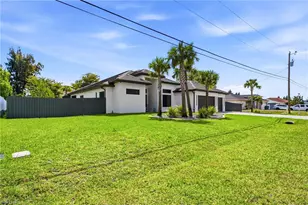 423 SW 19th Ave, Cape Coral, FL 33991 - Photo 44