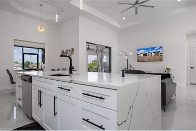 220 NE 8th Pl, Cape Coral, FL 33909 - Photo 10