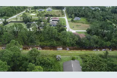 1112 Amherst St E, Lehigh Acres, FL 33974 - Photo 4