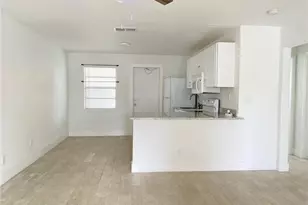 317 Tarpon Dr, Cape Coral, FL 33904 - Photo 10