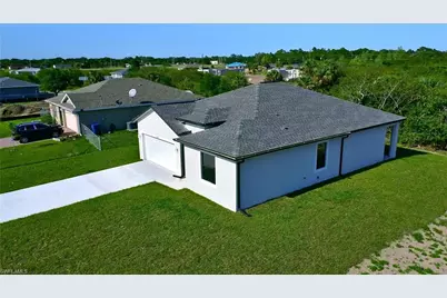 9019 Largo Cir, Labelle, FL 33935 - Photo 4