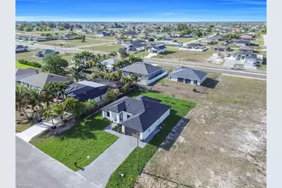 211 NE 15th Ter, Cape Coral, FL 33909 - Photo 38