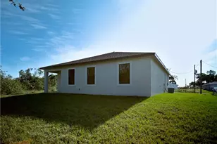 539 Greenbriar Blvd, Lehigh Acres, FL 33972 - Photo 4