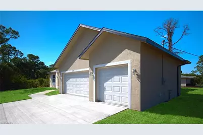 8002 Sherwood Cir, Labelle, FL 33935 - Photo 2