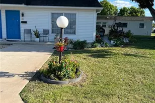 18 Hamlin Ct, Lehigh Acres, FL 33936 - Photo 4