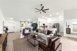 915 NE 35th Ln, Cape Coral, FL 33909 - Photo 4