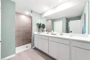 915 NE 35th Ln, Cape Coral, FL 33909 - Photo 8