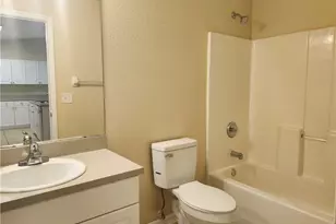 415 NE 25th Ave, Cape Coral, FL 33909 - Photo 12