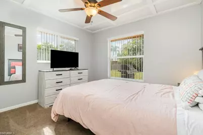 922 SE 25th Ln, Cape Coral, FL 33904 - Photo 14