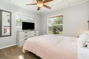 922 SE 25th Ln, Cape Coral, FL 33904 - Photo 14