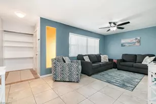922 SE 25th Ln, Cape Coral, FL 33904 - Photo 6