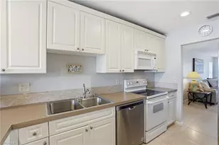 912 SE 46th St, Cape Coral, FL 33904 - Photo 10