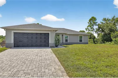 872 Carbon St E, Lehigh Acres, FL 33974 - Photo 2