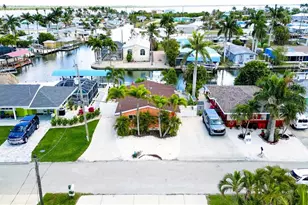 2589 Bayshore Dr, Matlacha, FL 33993 - Photo 8