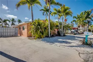 2589 Bayshore Dr, Matlacha, FL 33993 - Photo 46