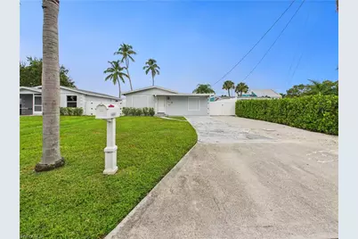567 13th St N, Naples, FL 34102 - Photo 1