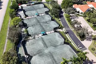 619 Beachwalk Cir, Naples, FL 34108 - Photo 24