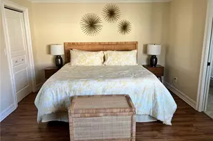 619 Beachwalk Cir, Naples, FL 34108 - Photo 10