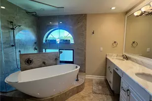 619 Beachwalk Cir, Naples, FL 34108 - Photo 12