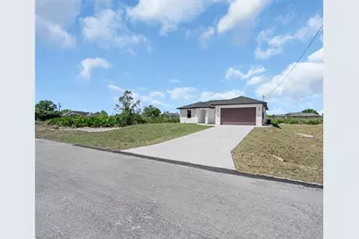 372 Chalet Ave S, Lehigh Acres, FL 33974 - Photo 8