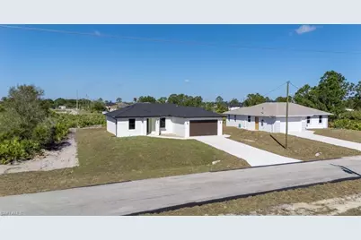 372 Chalet Ave S, Lehigh Acres, FL 33974 - Photo 4