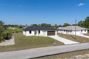 372 Chalet Ave S, Lehigh Acres, FL 33974 - Photo 4