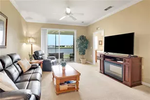 10390 Washingtonia Palm Way, Fort Myers, FL 33966 - Photo 2