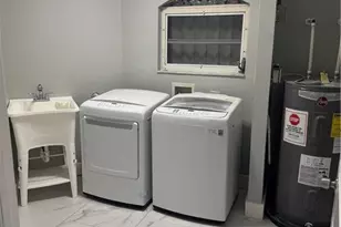 2400 Barcelona Ave, Fort Myers, FL 33905 - Photo 6