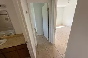 537 SE 6th Pl, Cape Coral, FL 33990 - Photo 6