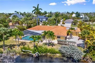 9421 Moonlight Dr, Sanibel, FL 33957 - Photo 2