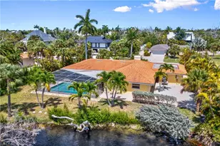 9421 Moonlight Dr, Sanibel, FL 33957 - Photo 2