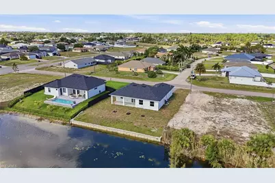 3425 NE 14th Pl, Cape Coral, FL 33909 - Photo 32