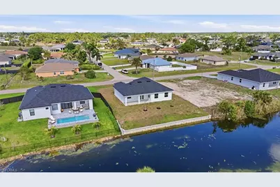 3425 NE 14th Pl, Cape Coral, FL 33909 - Photo 30