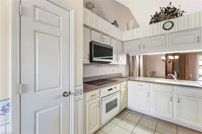 372 Fox Den Cir, Naples, FL 34104 - Photo 18