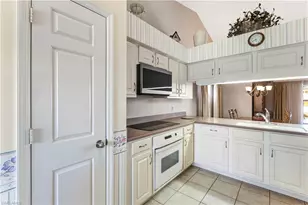 372 Fox Den Cir, Naples, FL 34104 - Photo 18